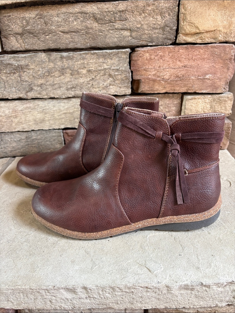 BOC sz 10 Brown Leather Ankle Boots with Side Zip and Tassel